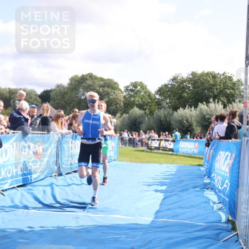 25.08.2024 - Elbe Triathlon Hamburg H.Heesch http://msf.ph/oto/6885199 25.08.2024 11:23:48 Ziel 560, 612 meine-sportfotos.de