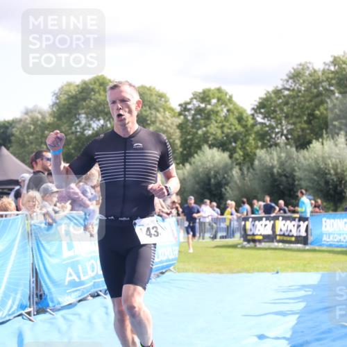 25.08.2024 - Elbe Triathlon Hamburg H.Heesch http://msf.ph/oto/6885200 25.08.2024 11:31:09 Ziel 300, 752, 1433 meine-sportfotos.de