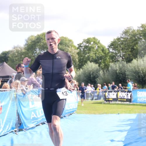 25.08.2024 - Elbe Triathlon Hamburg H.Heesch http://msf.ph/oto/6885202 25.08.2024 11:31:09 Ziel 300, 752, 1433 meine-sportfotos.de