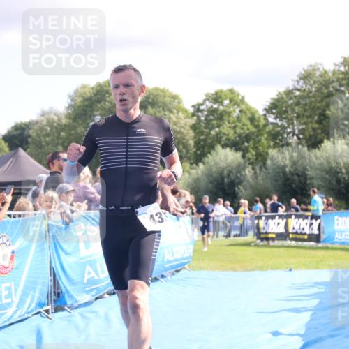 25.08.2024 - Elbe Triathlon Hamburg H.Heesch http://msf.ph/oto/6885204 25.08.2024 11:31:09 Ziel 300, 752, 1433 meine-sportfotos.de