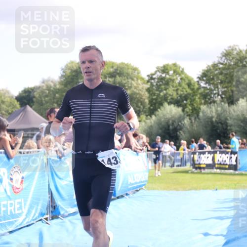 25.08.2024 - Elbe Triathlon Hamburg H.Heesch http://msf.ph/oto/6885208 25.08.2024 11:31:09 Ziel 300, 752, 1433 meine-sportfotos.de