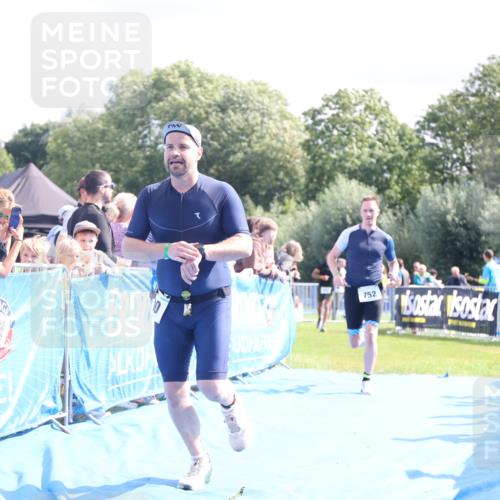25.08.2024 - Elbe Triathlon Hamburg H.Heesch http://msf.ph/oto/6885221 25.08.2024 11:31:15 Ziel 300, 752, 1433 meine-sportfotos.de