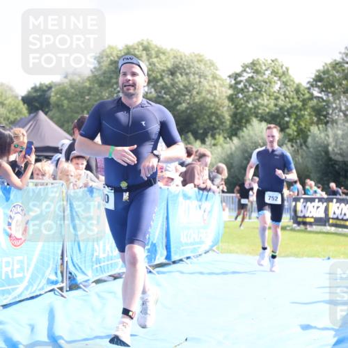 25.08.2024 - Elbe Triathlon Hamburg H.Heesch http://msf.ph/oto/6885226 25.08.2024 11:31:15 Ziel 300, 752, 1433 meine-sportfotos.de