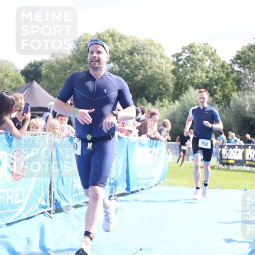 25.08.2024 - Elbe Triathlon Hamburg H.Heesch http://msf.ph/oto/6885228 25.08.2024 11:31:15 Ziel 300, 752, 1433 meine-sportfotos.de