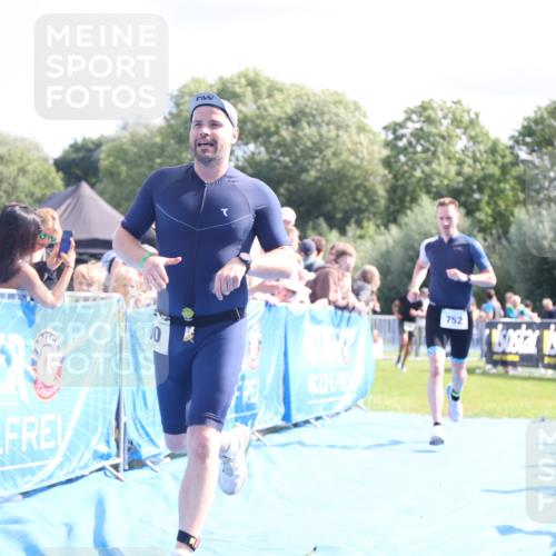 25.08.2024 - Elbe Triathlon Hamburg H.Heesch http://msf.ph/oto/6885230 25.08.2024 11:31:15 Ziel 300, 752, 1433 meine-sportfotos.de