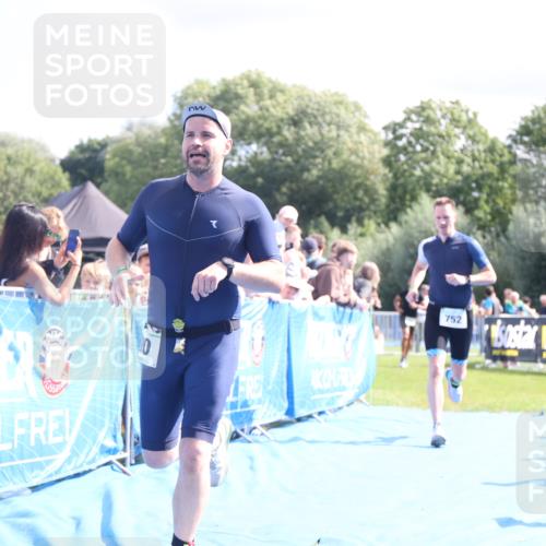 25.08.2024 - Elbe Triathlon Hamburg H.Heesch http://msf.ph/oto/6885232 25.08.2024 11:31:15 Ziel 300, 752, 1433 meine-sportfotos.de