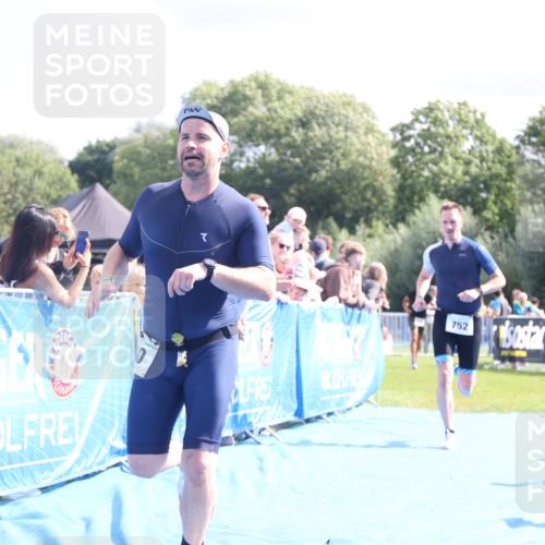 25.08.2024 - Elbe Triathlon Hamburg H.Heesch http://msf.ph/oto/6885233 25.08.2024 11:31:15 Ziel 300, 752, 1433 meine-sportfotos.de