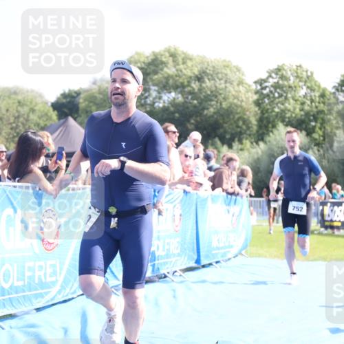 25.08.2024 - Elbe Triathlon Hamburg H.Heesch http://msf.ph/oto/6885235 25.08.2024 11:31:15 Ziel 300, 752, 1433 meine-sportfotos.de