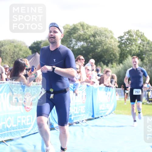 25.08.2024 - Elbe Triathlon Hamburg H.Heesch http://msf.ph/oto/6885237 25.08.2024 11:31:15 Ziel 300, 752, 1433 meine-sportfotos.de