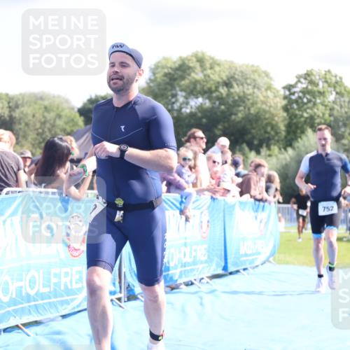 25.08.2024 - Elbe Triathlon Hamburg H.Heesch http://msf.ph/oto/6885239 25.08.2024 11:31:15 Ziel 300, 752, 1433 meine-sportfotos.de