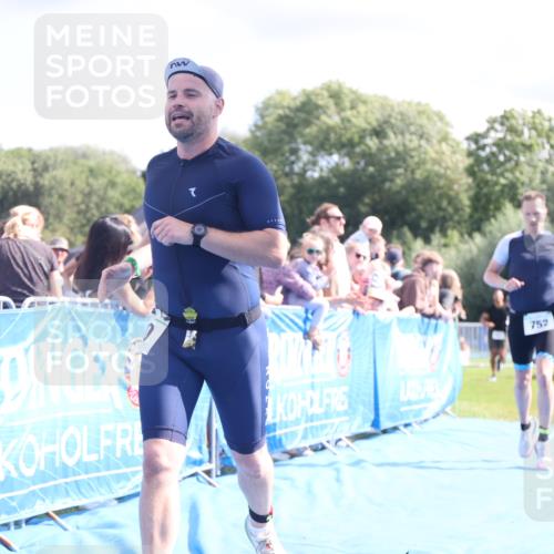 25.08.2024 - Elbe Triathlon Hamburg H.Heesch http://msf.ph/oto/6885241 25.08.2024 11:31:15 Ziel 300, 752, 1433 meine-sportfotos.de
