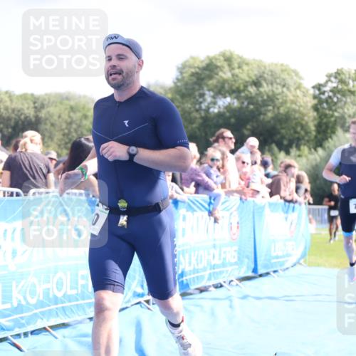 25.08.2024 - Elbe Triathlon Hamburg H.Heesch http://msf.ph/oto/6885243 25.08.2024 11:31:15 Ziel 300, 752, 1433 meine-sportfotos.de
