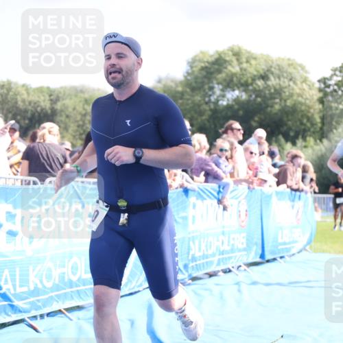 25.08.2024 - Elbe Triathlon Hamburg H.Heesch http://msf.ph/oto/6885245 25.08.2024 11:31:15 Ziel 300, 752, 1433 meine-sportfotos.de