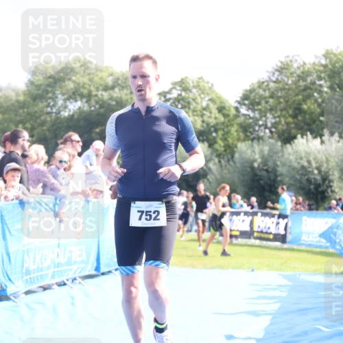 25.08.2024 - Elbe Triathlon Hamburg H.Heesch http://msf.ph/oto/6885248 25.08.2024 11:31:17 Ziel 300, 356, 643, 752 meine-sportfotos.de