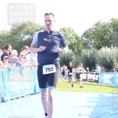 25.08.2024 - Elbe Triathlon Hamburg H.Heesch http://msf.ph/oto/6885252 25.08.2024 11:31:17 Ziel 300, 356, 643, 752 meine-sportfotos.de