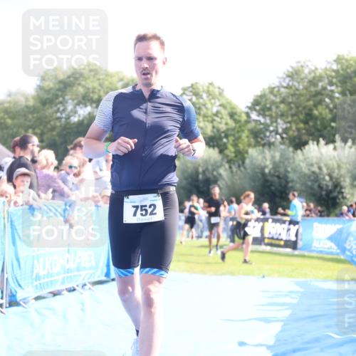 25.08.2024 - Elbe Triathlon Hamburg H.Heesch http://msf.ph/oto/6885254 25.08.2024 11:31:17 Ziel 300, 356, 643, 752 meine-sportfotos.de