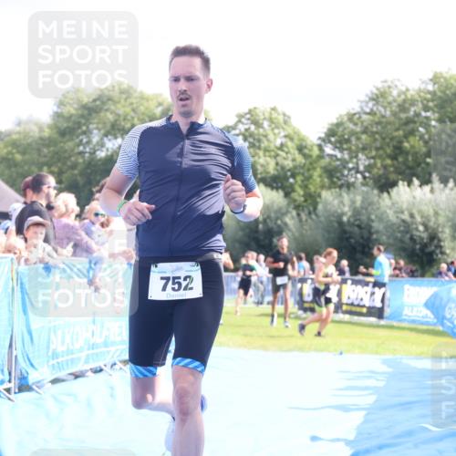 25.08.2024 - Elbe Triathlon Hamburg H.Heesch http://msf.ph/oto/6885256 25.08.2024 11:31:17 Ziel 300, 356, 643, 752 meine-sportfotos.de