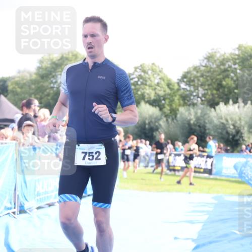 25.08.2024 - Elbe Triathlon Hamburg H.Heesch http://msf.ph/oto/6885261 25.08.2024 11:31:17 Ziel 300, 356, 643, 752 meine-sportfotos.de