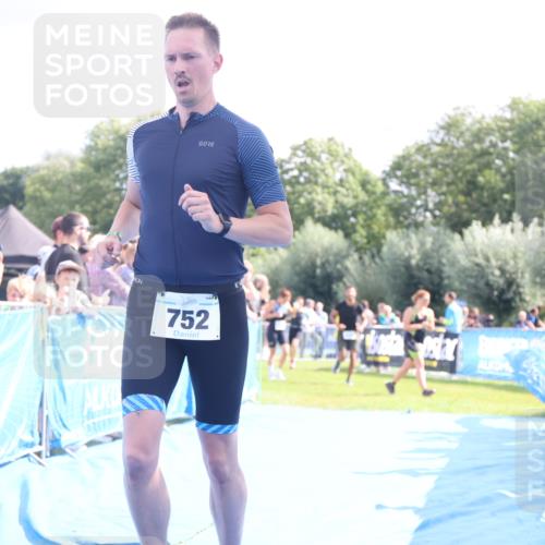 25.08.2024 - Elbe Triathlon Hamburg H.Heesch http://msf.ph/oto/6885263 25.08.2024 11:31:17 Ziel 300, 356, 643, 752 meine-sportfotos.de