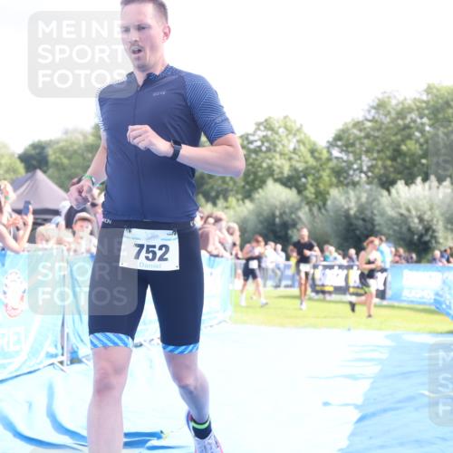 25.08.2024 - Elbe Triathlon Hamburg H.Heesch http://msf.ph/oto/6885267 25.08.2024 11:31:17 Ziel 300, 356, 643, 752 meine-sportfotos.de