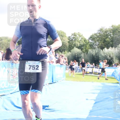 25.08.2024 - Elbe Triathlon Hamburg H.Heesch http://msf.ph/oto/6885274 25.08.2024 11:31:17 Ziel 300, 356, 643, 752 meine-sportfotos.de