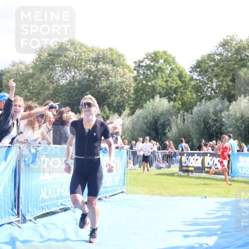 25.08.2024 - Elbe Triathlon Hamburg H.Heesch http://msf.ph/oto/6885281 25.08.2024 11:24:11 Ziel 506 meine-sportfotos.de