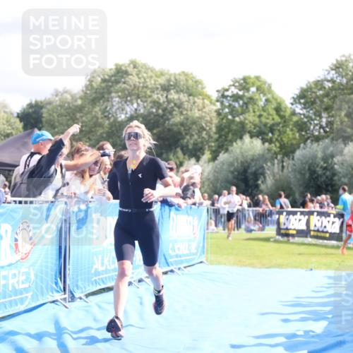25.08.2024 - Elbe Triathlon Hamburg H.Heesch http://msf.ph/oto/6885287 25.08.2024 11:24:11 Ziel 506 meine-sportfotos.de