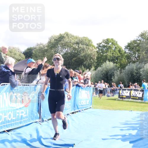 25.08.2024 - Elbe Triathlon Hamburg H.Heesch http://msf.ph/oto/6885293 25.08.2024 11:24:11 Ziel 506 meine-sportfotos.de