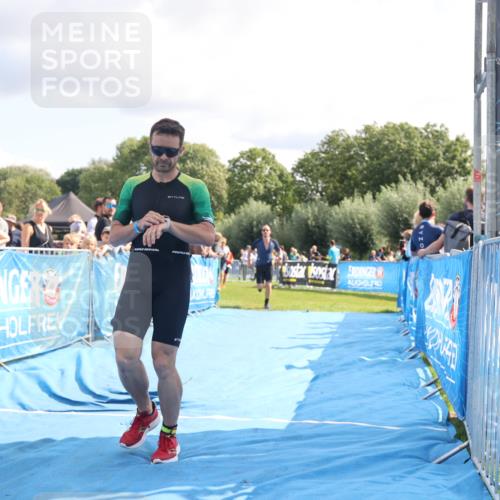 25.08.2024 - Elbe Triathlon Hamburg H.Heesch http://msf.ph/oto/6885310 25.08.2024 11:31:25 Ziel 356, 366, 587, 643, 761 meine-sportfotos.de