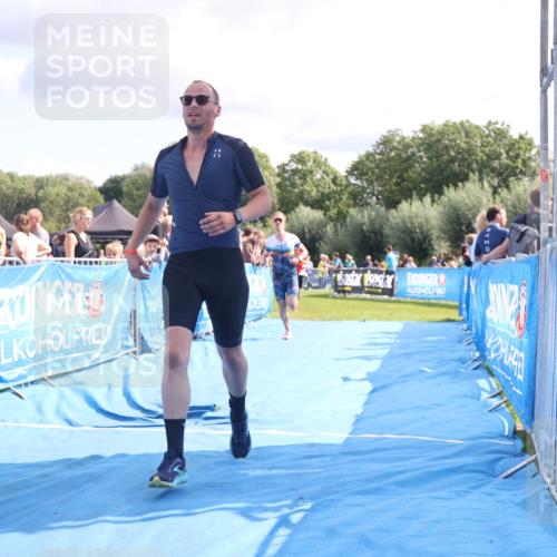 25.08.2024 - Elbe Triathlon Hamburg H.Heesch http://msf.ph/oto/6885346 25.08.2024 11:31:28 Ziel 356, 366, 587, 643, 736, 761 meine-sportfotos.de