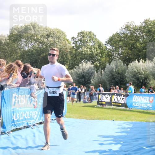 25.08.2024 - Elbe Triathlon Hamburg H.Heesch http://msf.ph/oto/6885347 25.08.2024 11:24:19 Ziel 506, 648 meine-sportfotos.de