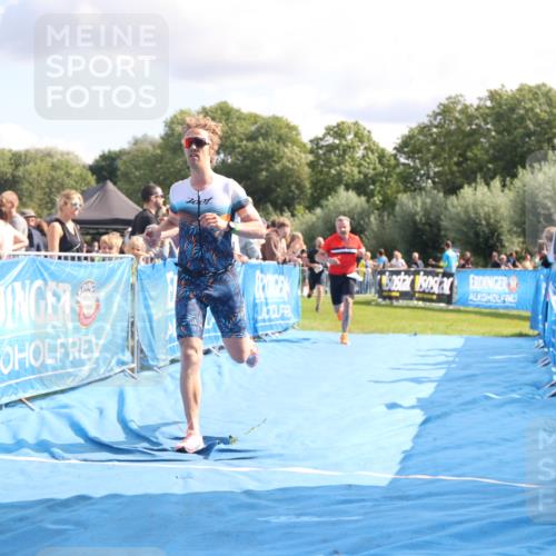 25.08.2024 - Elbe Triathlon Hamburg H.Heesch http://msf.ph/oto/6885359 25.08.2024 11:31:29 Ziel 356, 366, 587, 643, 736, 761 meine-sportfotos.de