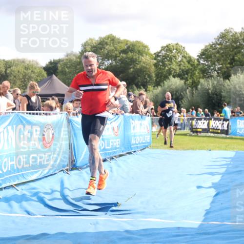 25.08.2024 - Elbe Triathlon Hamburg H.Heesch http://msf.ph/oto/6885384 25.08.2024 11:31:31 Ziel 356, 366, 587, 643, 711, 736, 761 meine-sportfotos.de
