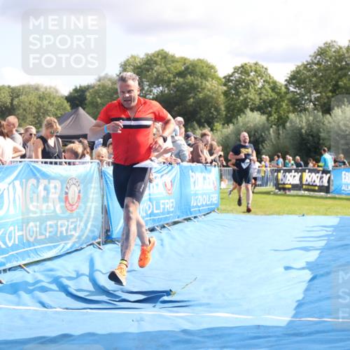 25.08.2024 - Elbe Triathlon Hamburg H.Heesch http://msf.ph/oto/6885386 25.08.2024 11:31:31 Ziel 356, 366, 587, 643, 711, 736, 761 meine-sportfotos.de