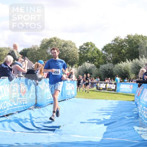 25.08.2024 - Elbe Triathlon Hamburg H.Heesch http://msf.ph/oto/6885411 25.08.2024 11:24:27 Ziel 255, 269, 327, 648, 697 meine-sportfotos.de