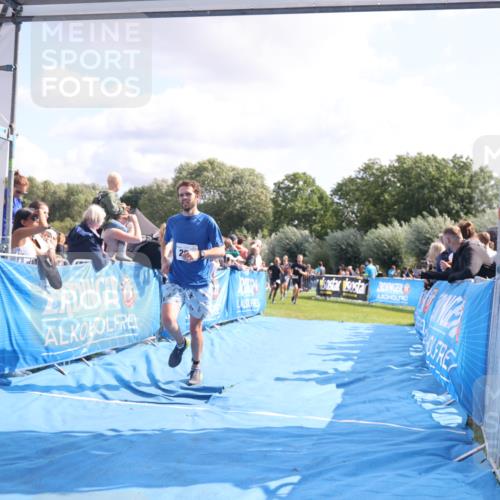 25.08.2024 - Elbe Triathlon Hamburg H.Heesch http://msf.ph/oto/6885419 25.08.2024 11:24:27 Ziel 255, 269, 327, 648, 697 meine-sportfotos.de