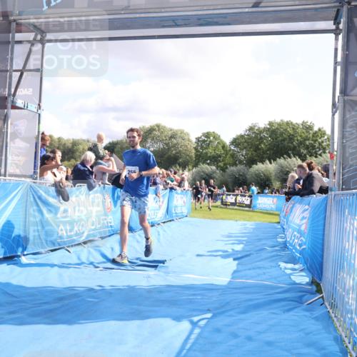 25.08.2024 - Elbe Triathlon Hamburg H.Heesch http://msf.ph/oto/6885422 25.08.2024 11:24:27 Ziel 255, 269, 327, 648, 697 meine-sportfotos.de