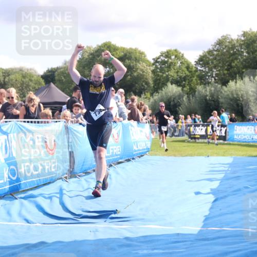 25.08.2024 - Elbe Triathlon Hamburg H.Heesch http://msf.ph/oto/6885423 25.08.2024 11:31:34 Ziel 366, 587, 711, 736, 761, 784 meine-sportfotos.de