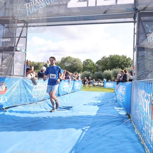 25.08.2024 - Elbe Triathlon Hamburg H.Heesch http://msf.ph/oto/6885430 25.08.2024 11:24:28 Ziel 255, 269, 327, 438, 697 meine-sportfotos.de