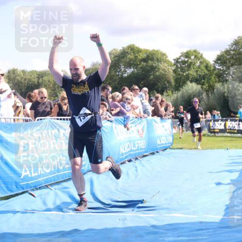 25.08.2024 - Elbe Triathlon Hamburg H.Heesch http://msf.ph/oto/6885443 25.08.2024 11:31:35 Ziel 366, 587, 711, 736, 761, 784 meine-sportfotos.de