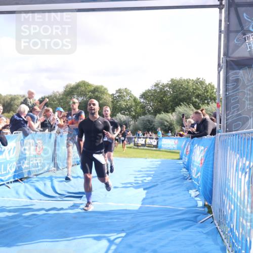 25.08.2024 - Elbe Triathlon Hamburg H.Heesch http://msf.ph/oto/6885470 25.08.2024 11:24:32 Ziel 255, 269, 327, 438, 534, 697 meine-sportfotos.de