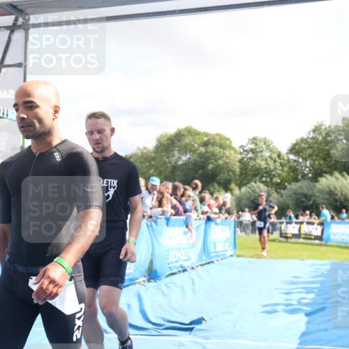 25.08.2024 - Elbe Triathlon Hamburg H.Heesch http://msf.ph/oto/6885489 25.08.2024 11:24:33 Ziel 255, 269, 327, 438, 534, 697 meine-sportfotos.de