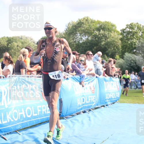 25.08.2024 - Elbe Triathlon Hamburg H.Heesch http://msf.ph/oto/6885611 25.08.2024 11:31:56 Ziel 350, 418, 698, 733 meine-sportfotos.de