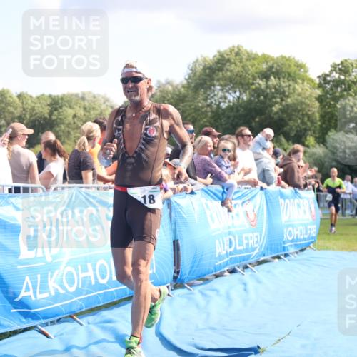 25.08.2024 - Elbe Triathlon Hamburg H.Heesch http://msf.ph/oto/6885614 25.08.2024 11:31:56 Ziel 350, 418, 698, 733 meine-sportfotos.de