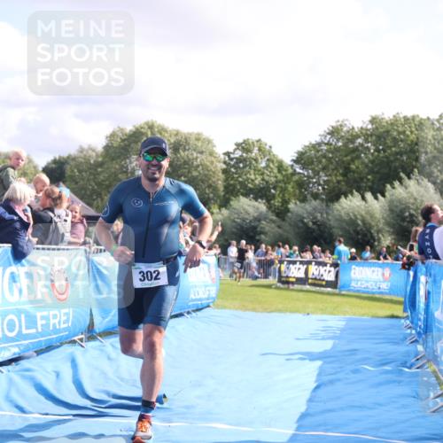 25.08.2024 - Elbe Triathlon Hamburg H.Heesch http://msf.ph/oto/6885641 25.08.2024 11:24:50 Ziel 302, 681 meine-sportfotos.de