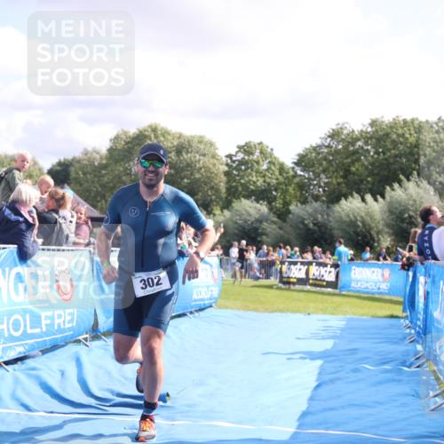 25.08.2024 - Elbe Triathlon Hamburg H.Heesch http://msf.ph/oto/6885643 25.08.2024 11:24:50 Ziel 302, 681 meine-sportfotos.de
