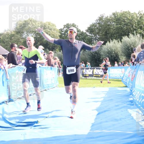 25.08.2024 - Elbe Triathlon Hamburg H.Heesch http://msf.ph/oto/6885656 25.08.2024 11:32:01 Ziel 418, 585, 698, 733 meine-sportfotos.de