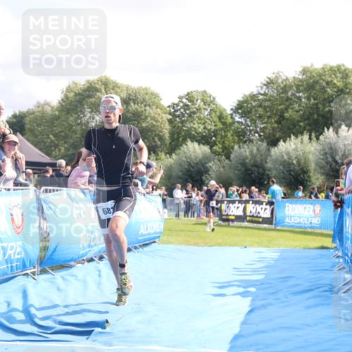 25.08.2024 - Elbe Triathlon Hamburg H.Heesch http://msf.ph/oto/6885663 25.08.2024 11:24:57 Ziel 302, 681 meine-sportfotos.de