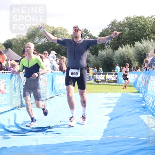 25.08.2024 - Elbe Triathlon Hamburg H.Heesch http://msf.ph/oto/6885664 25.08.2024 11:32:01 Ziel 418, 585, 698, 733 meine-sportfotos.de