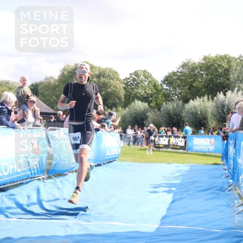 25.08.2024 - Elbe Triathlon Hamburg H.Heesch http://msf.ph/oto/6885667 25.08.2024 11:24:57 Ziel 302, 681 meine-sportfotos.de